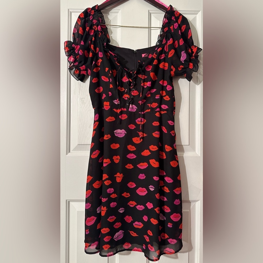 BETSEY JOHNSON 8 Y2K Valentine’s Day Kiss Lipstick Lace Up Sheer Puff Sleeves 💋 - Picture 3 of 14